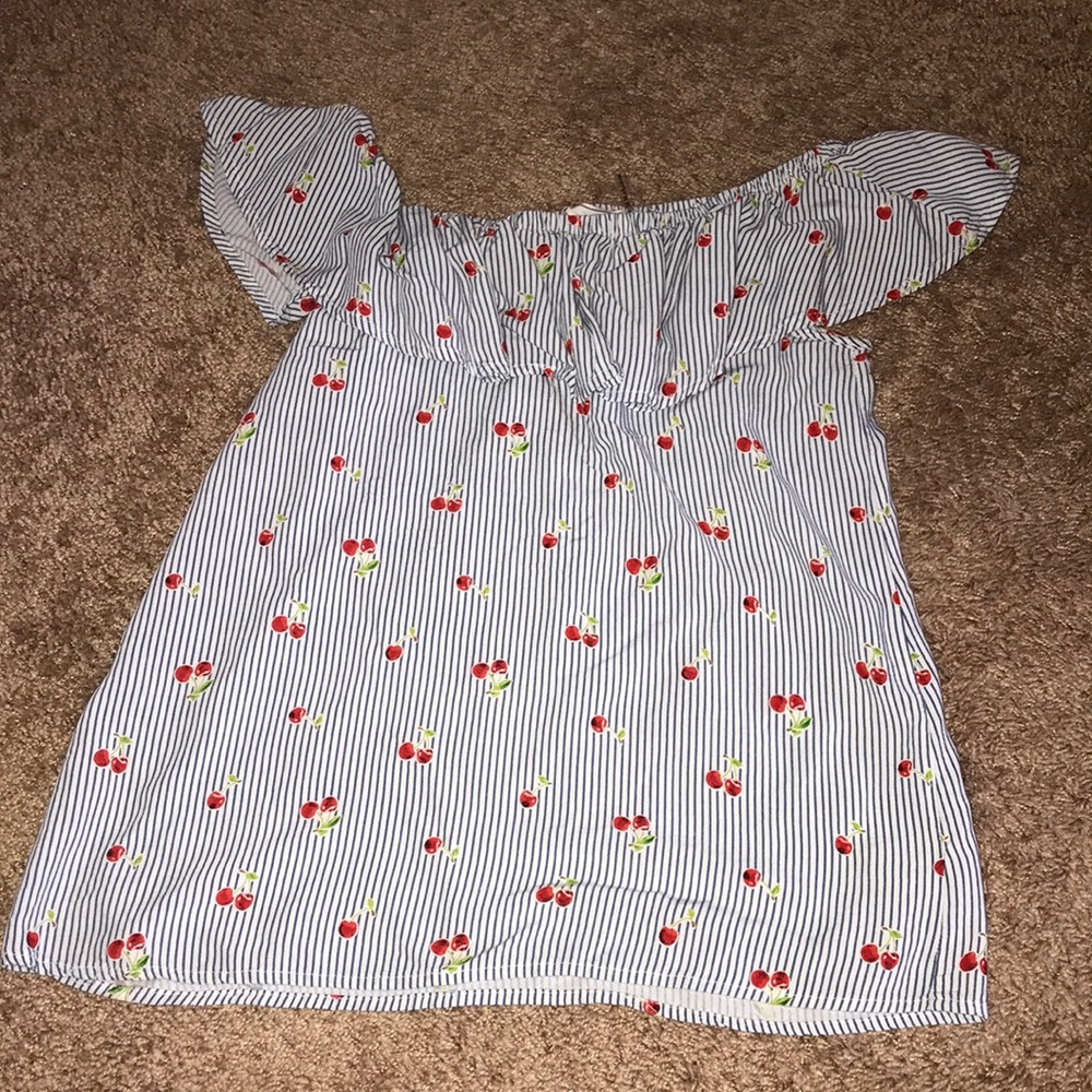 Off the shoulder tee